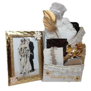 Bride Wedding Set Gift Handmade 3 Pocket Loaded  Gold and White Envelope
